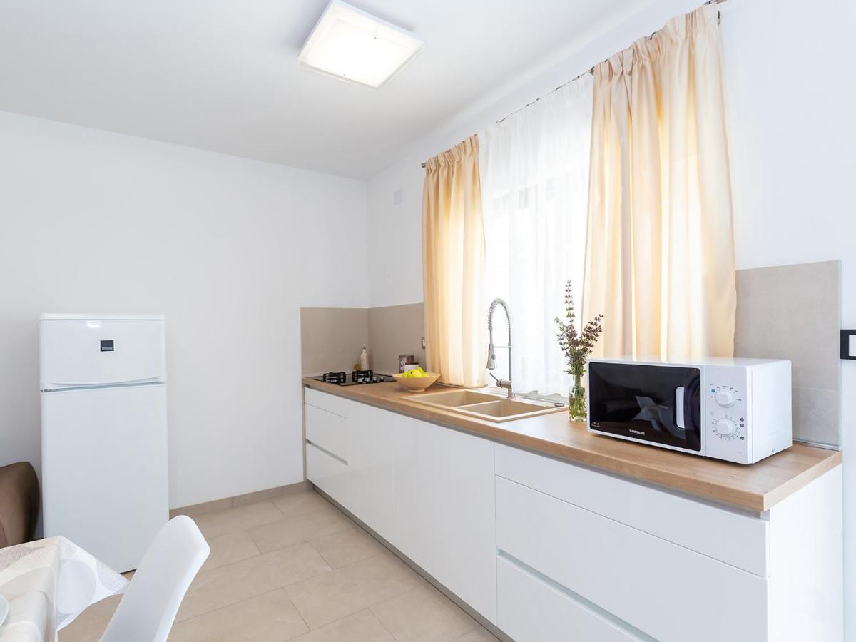 Villa Gioia Apartment With Terrace โปเรช ภายนอก รูปภาพ