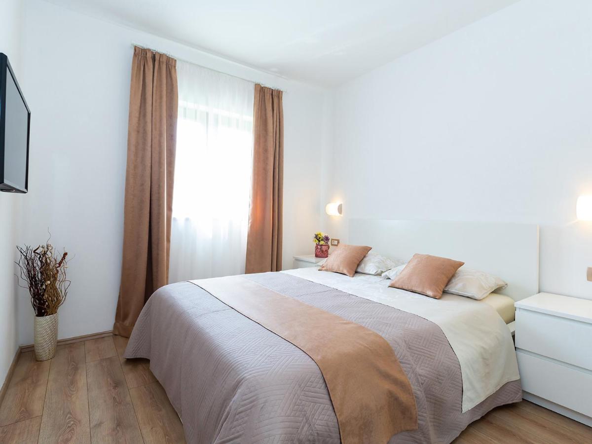 Villa Gioia Apartment With Terrace โปเรช ภายนอก รูปภาพ