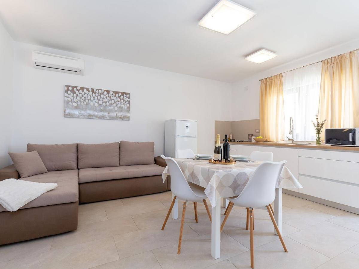 Villa Gioia Apartment With Terrace โปเรช ภายนอก รูปภาพ