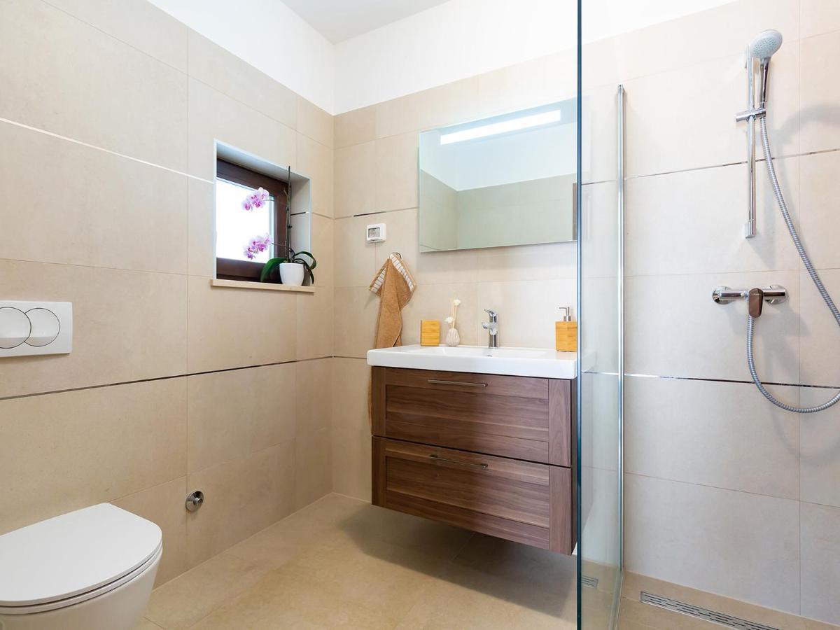 Villa Gioia Apartment With Terrace โปเรช ภายนอก รูปภาพ